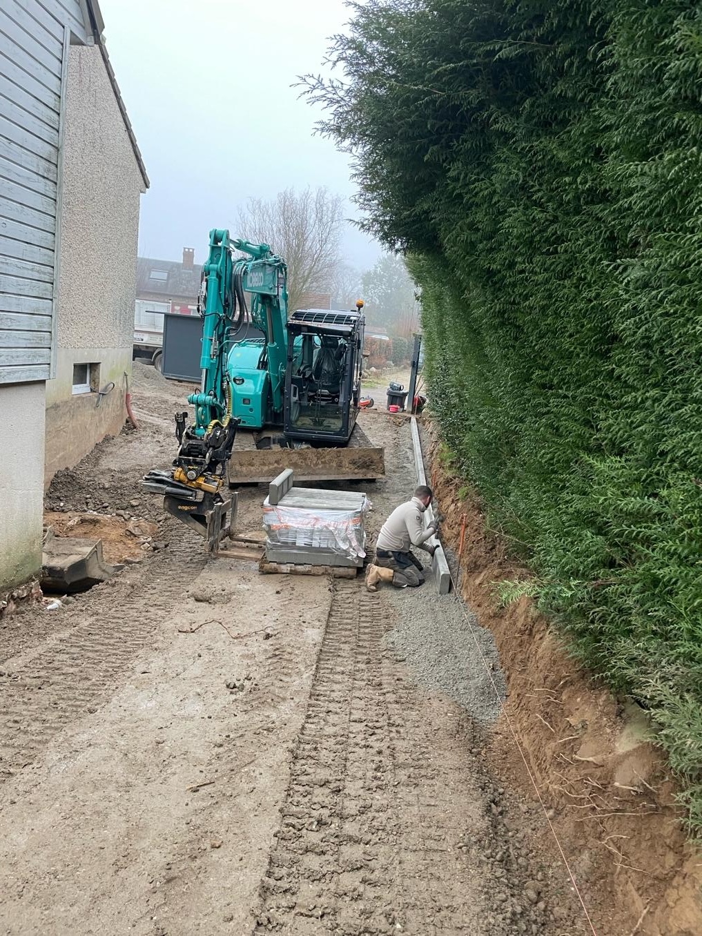 Pose de cunettes et caniveaux pour gestion des eaux pluviales en Haute-Normandie